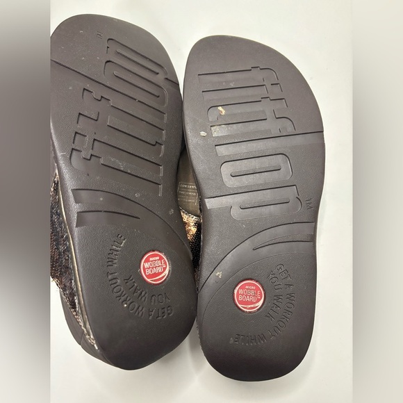 Fit Flop Bronze Sequins Micro Wobble Board Workout Flip Flop Sandals Size 8 (39) - Picture 4 of 4